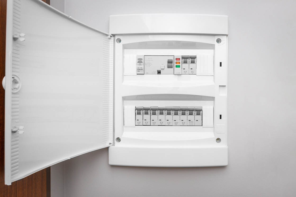 Über­spannungs­schutz bei Elektro Schmid in Roding