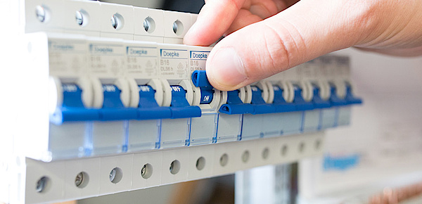 Schalt­schrank­bau bei Elektro Schmid in Roding